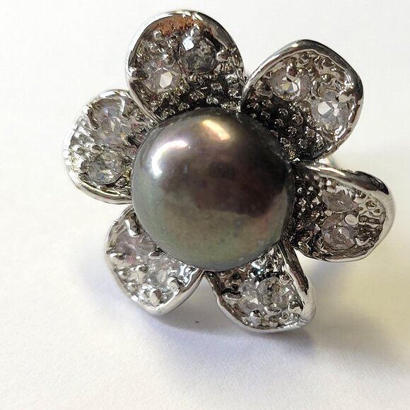 Genuine Grey Pearl and Swaroski Flower Ring Size 5.5 - Picture 1 of 12